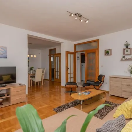 Mandina - By Guide Vila Makarska