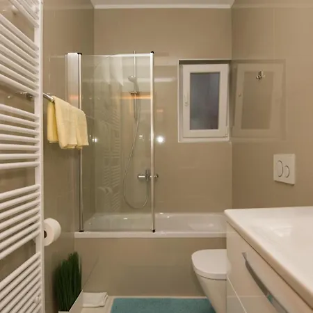 Vila Mandina - By Guide