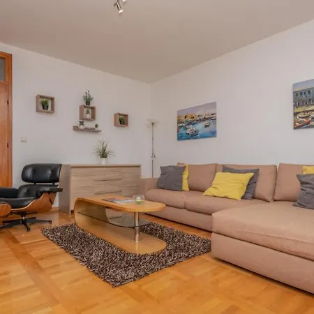 Mandina - By Guide *