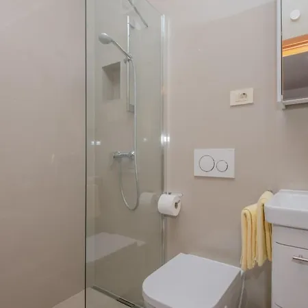 Mandina - By Guide Villa Makarska