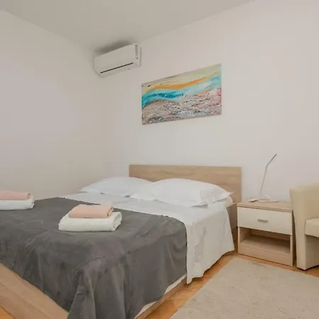 Mandina - By Guide Villa