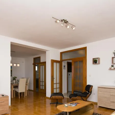 Mandina - By Guide Villa Makarska