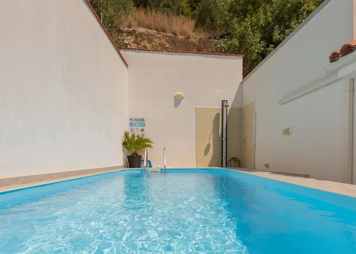 Mandina - By Guide * מאקרסקה