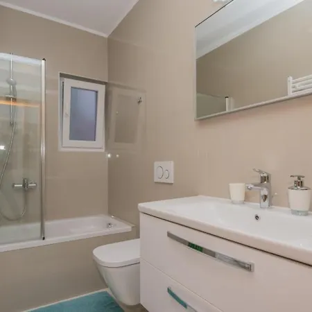 Mandina - By Guide Makarska