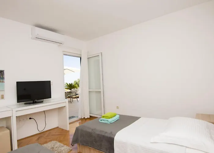 Mandina - By Guide * Макарська