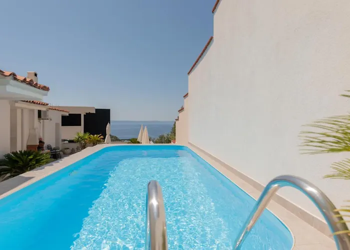 Вілла Mandina - By Guide Макарська