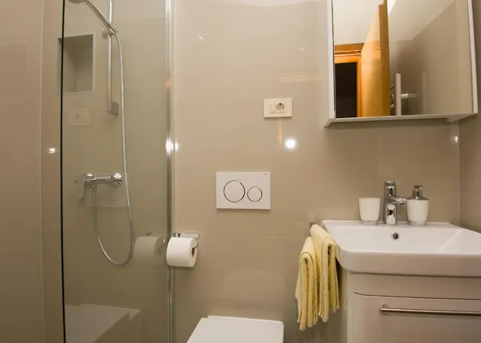 Mandina - By Guide * Макарська