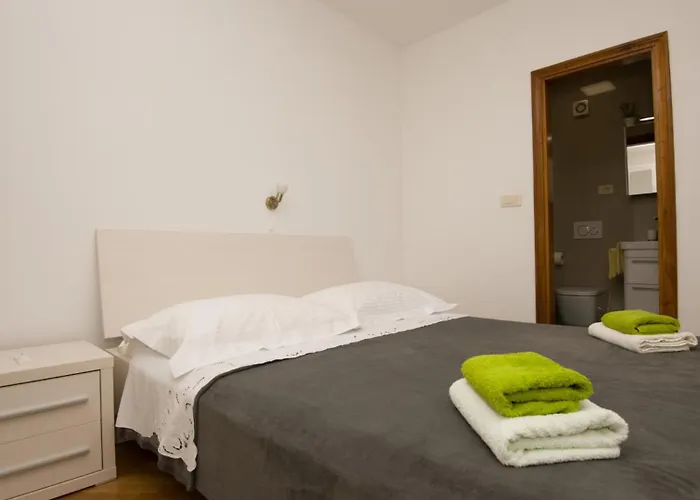 Mandina - By Guide * Макарська