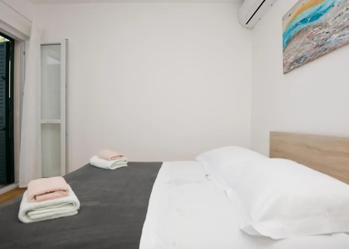 Mandina - By Guide * Макарська